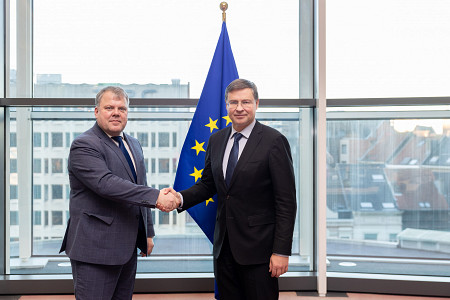 Latvijas delegācija Eiropas Reģionu komitejā ar Valdi Dombrovski pārrunā pašvaldību attīstības jautājumus