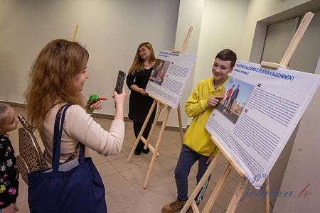 Fotoizstāde iepazīstina ar Jelgavā dzīvojošo ukraiņu stāstiem