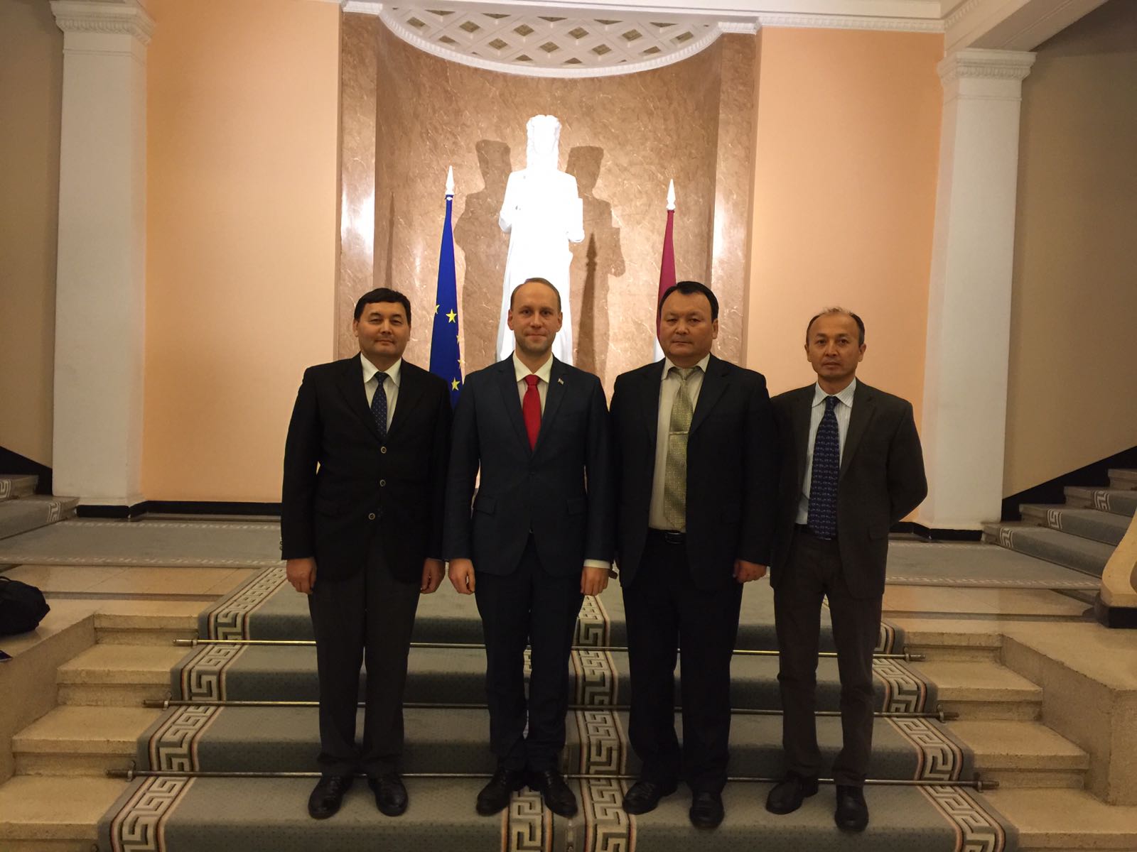 Kirgizstānas delegācijas vadība tiekas ar Valsts Kancelejas vadību
