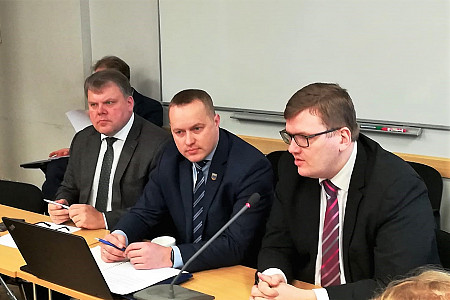 VARAM ministrs Pūce pieļauj arī brīvprātīgu pašvaldību apvienošanos