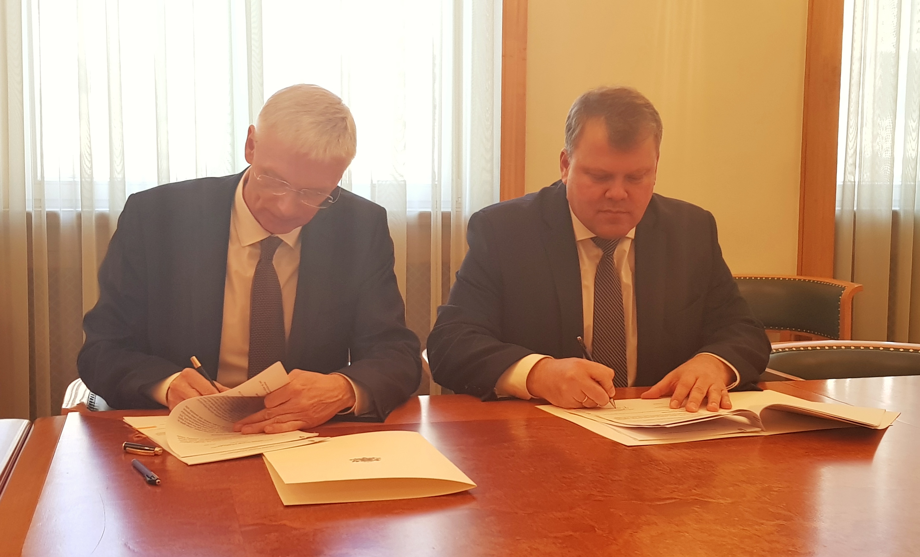 Parakstīts Latvijas Pašvaldību savienības un Ministru kabineta vienošanās un domstarpību protokols