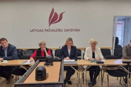 LPS tiksies ar Saeimas Valsts pārvaldes un pašvaldības komisijas priekšsēdētāju Daigu Mieriņu