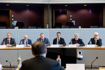 Latvijas delegācija Eiropas Reģionu komitejā ar Valdi Dombrovski pārrunā pašvaldību attīstības jautājumus