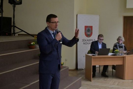 Izpilddirektori Jēkabpilī pārrunā civilās aizsardzības jautājumus un Jēkabpils plūdu krīzē gūtās mācības