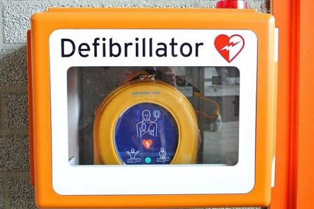 Komitejā pārrunā publiski pieejamo defibrilatoru ieviešanas ieceri un kvalitatīvas ilgtermiņa aprūpes nodrošin