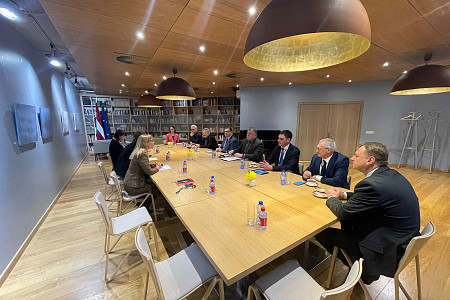 Latvijas delegācija RK ar vēstnieci Līci – Līcīti pārrunā pašvaldību attīstībai būtiskus jautājumus