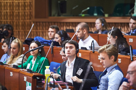 Uzsaukums Jauniešu delegātiem - Iniciatīva "Atjaunojošā politika"