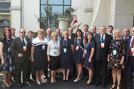 Pašvaldību vadītāju konferencē Hebejā Andris Jaunsleinis uzsver abu valstu sadarbības lielo nozīmi