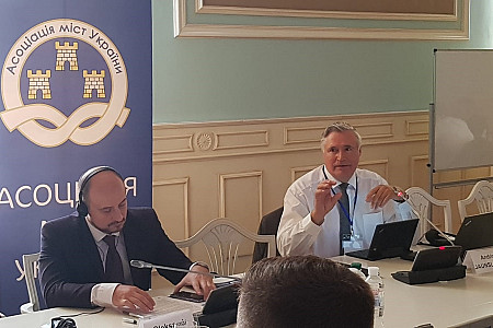 Ukrainā iepazīstina ar sarunu sistēmu starp LPS un valdību