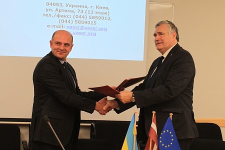 LPS paraksta līgumu ar Ukrainas pilsētu un ciemu asociāciju